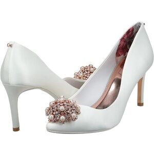Ted Baker Dahrlin pearl/crystal embellished silettos in ivory satin sz 37 US 6.5